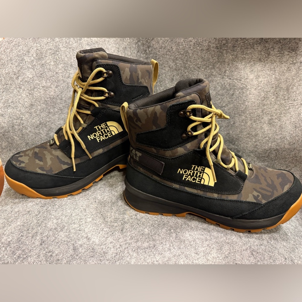 NWT The North Face Men's Chilkat V Cognito Waterproof Boots Green Black
